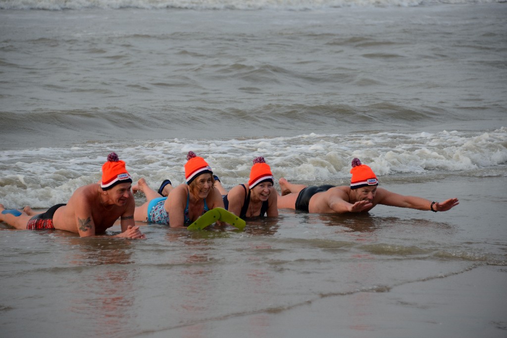 ../Images/Nieuwjaarsduik Nederzandt 2015 139.jpg